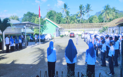 Upacara Peringatan Hari Sumpah Pemuda Ke-97 di Tiga Tingkatan Madrasah Muh. Songing Berjalan Khidmat