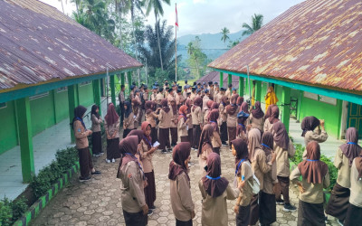 MTs Muh. Songing Gelar Apel Pagi, Wakamad Kesiswaan Berikan Pengarahan Terhadap Peserta Didik Usai PAS Ganjil