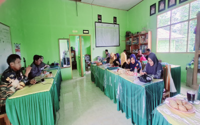 Kamad MA Muhammadiyah Songing Gelar Rapat Pembagian Tugas Semester Genap T/P 2025/2026