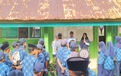 Apel Pagi, Wakamad Kesiswaan MTs Muh. Songing Perkuat Kedisiplinan Terhadap Peserta Didik Sebelum Ujian Dimulai