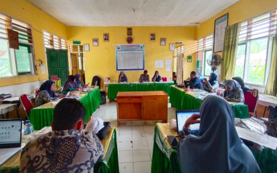 Kamad MTs Muhammadiyah Songing Gelar Rapat Pembagian Tugas Semester Genap T/P 2025/2026